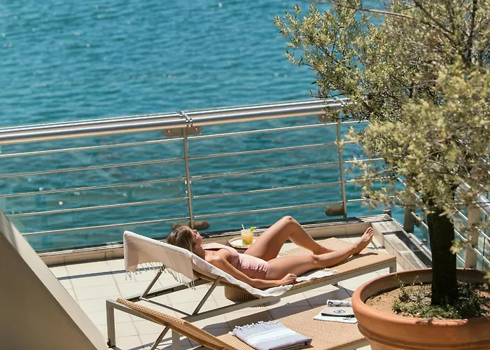Daios Luxury Living מלון 5*